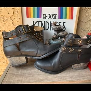 3 for 20$ Heeled booties